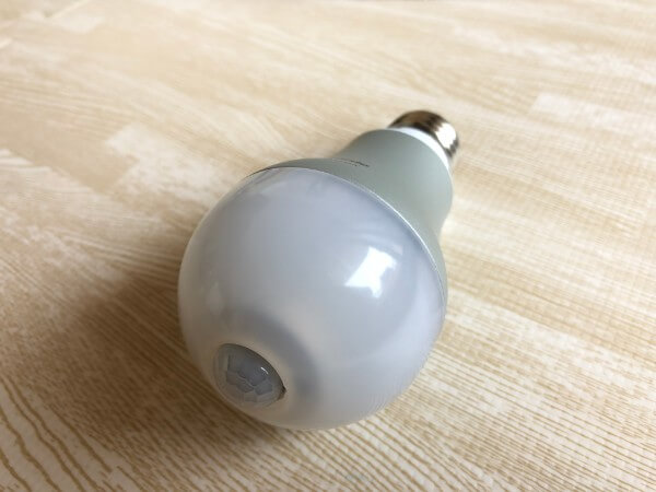 自動点灯の電球ライト／人感センサー2