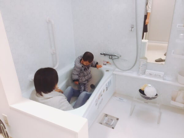 TOTO(トートー)ショールームでの浴槽サイズ確認・体験／マンションお風呂のリフォーム